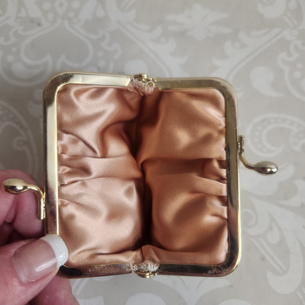 Vintage Gold and Tan Coin Purse - Picture 4 of 5